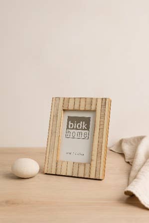 White & Light Grey Resin Picture Frame 4"x6”