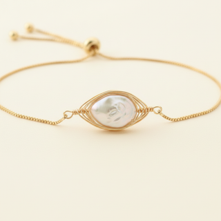 Minimal Wired Baroque Pearl Bracelet