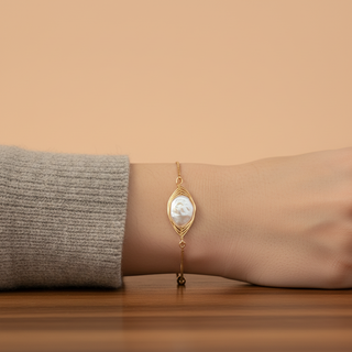 Minimal Wired Baroque Pearl Bracelet
