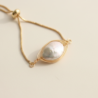 Minimal Wired Baroque Pearl Bracelet