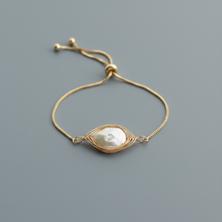 Minimal Wired Baroque Pearl Bracelet