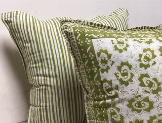 Pillow printed 24" x 24" Daffodil 2601E